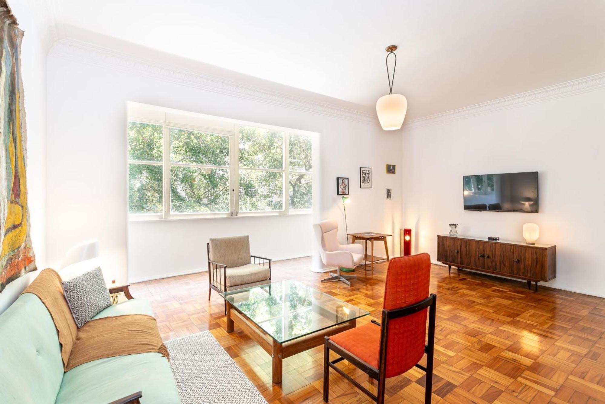 Apartamento 2qtos Com Varanda Em Copacabana | Cr 121/202