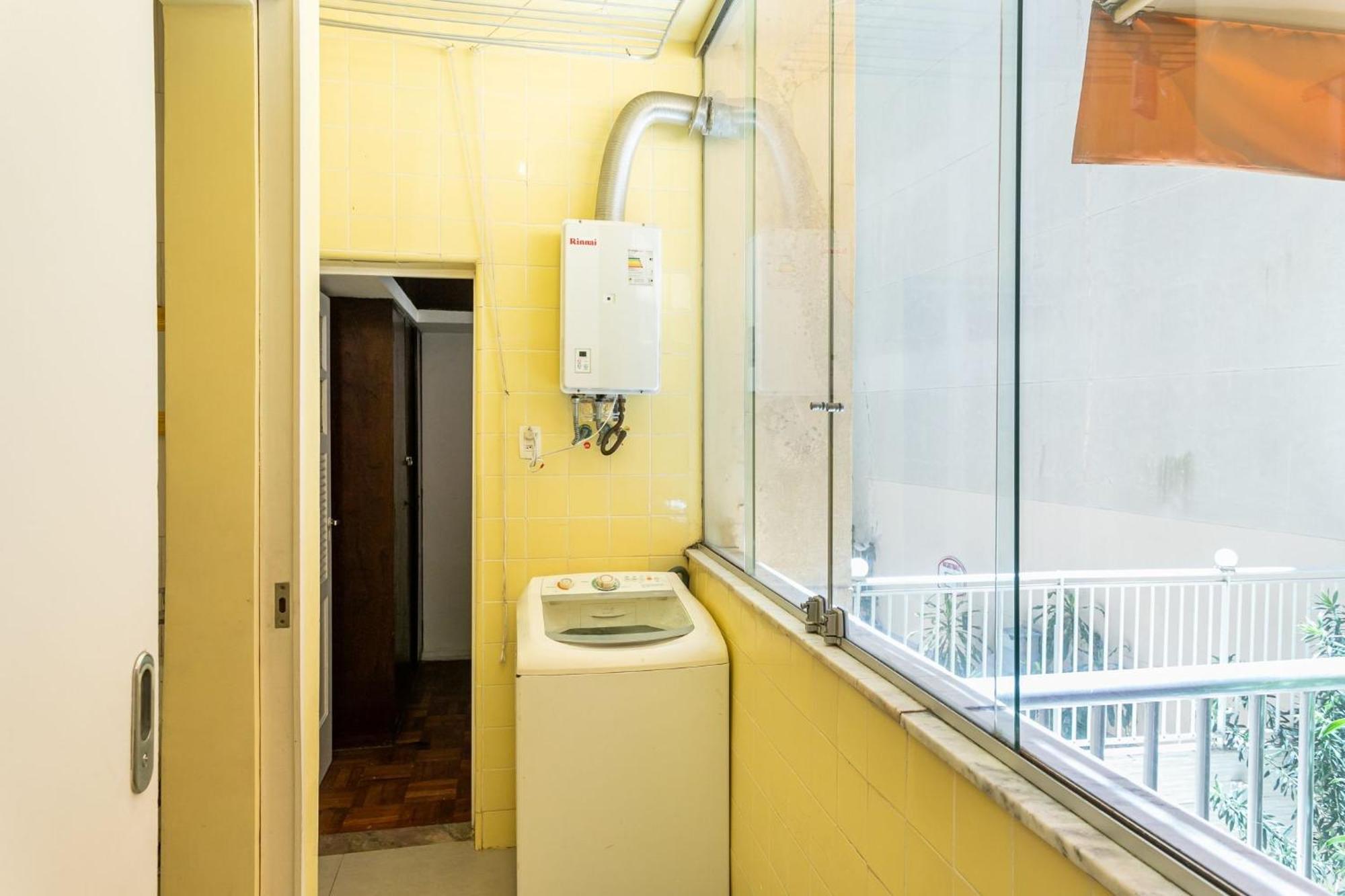 Apartamento 2qtos Com Varanda Em Copacabana | Cr 121/202 *