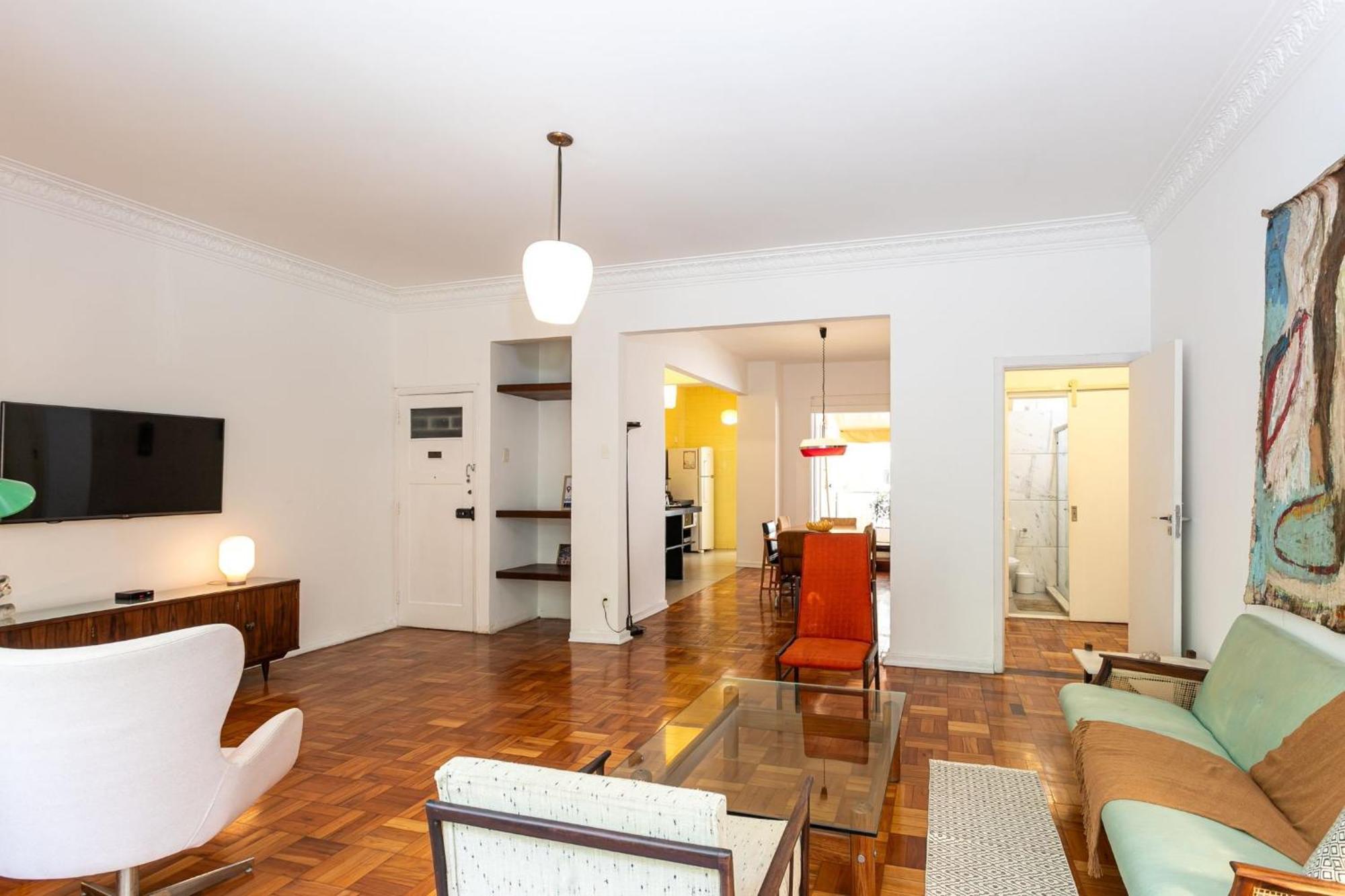 Apartamento 2qtos Com Varanda Em Copacabana | Cr 121/202