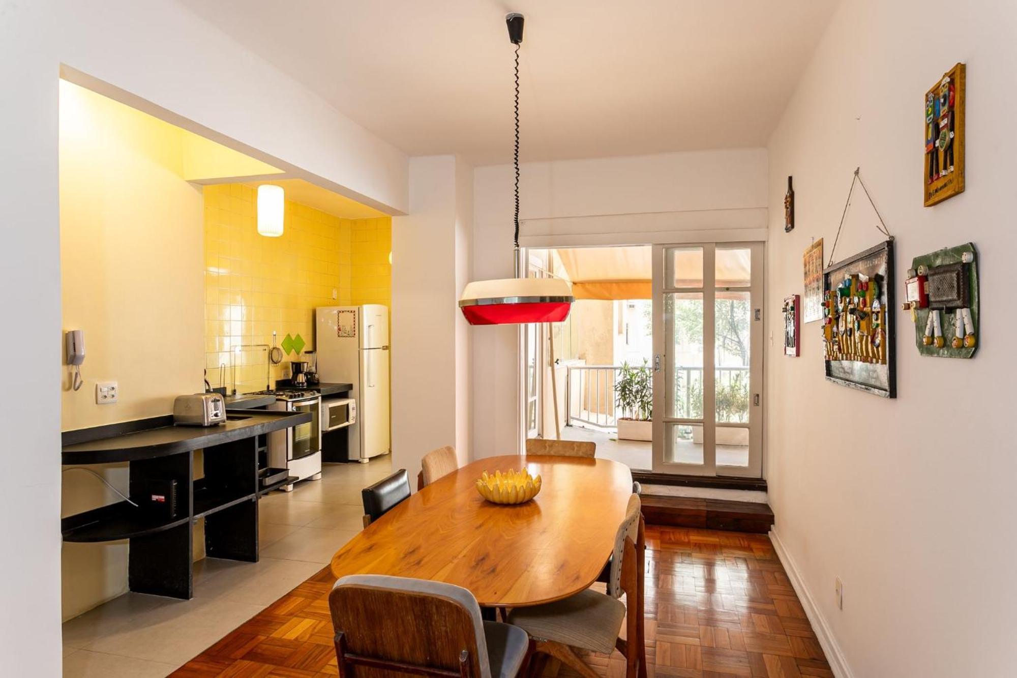 Apartamento 2qtos Com Varanda Em Copacabana | Cr 121/202